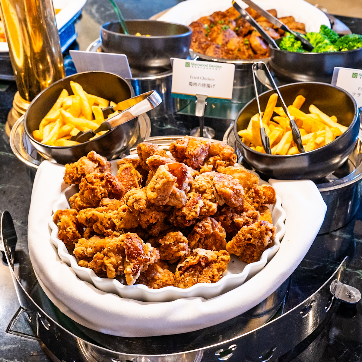 フライドポテト　鶏肉の唐揚げ