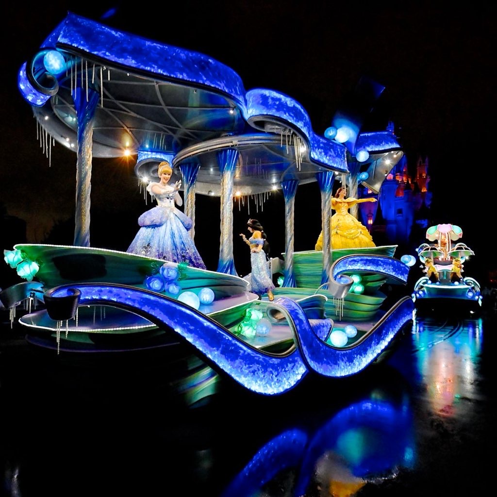 ディズニープリンセスたちのフロート