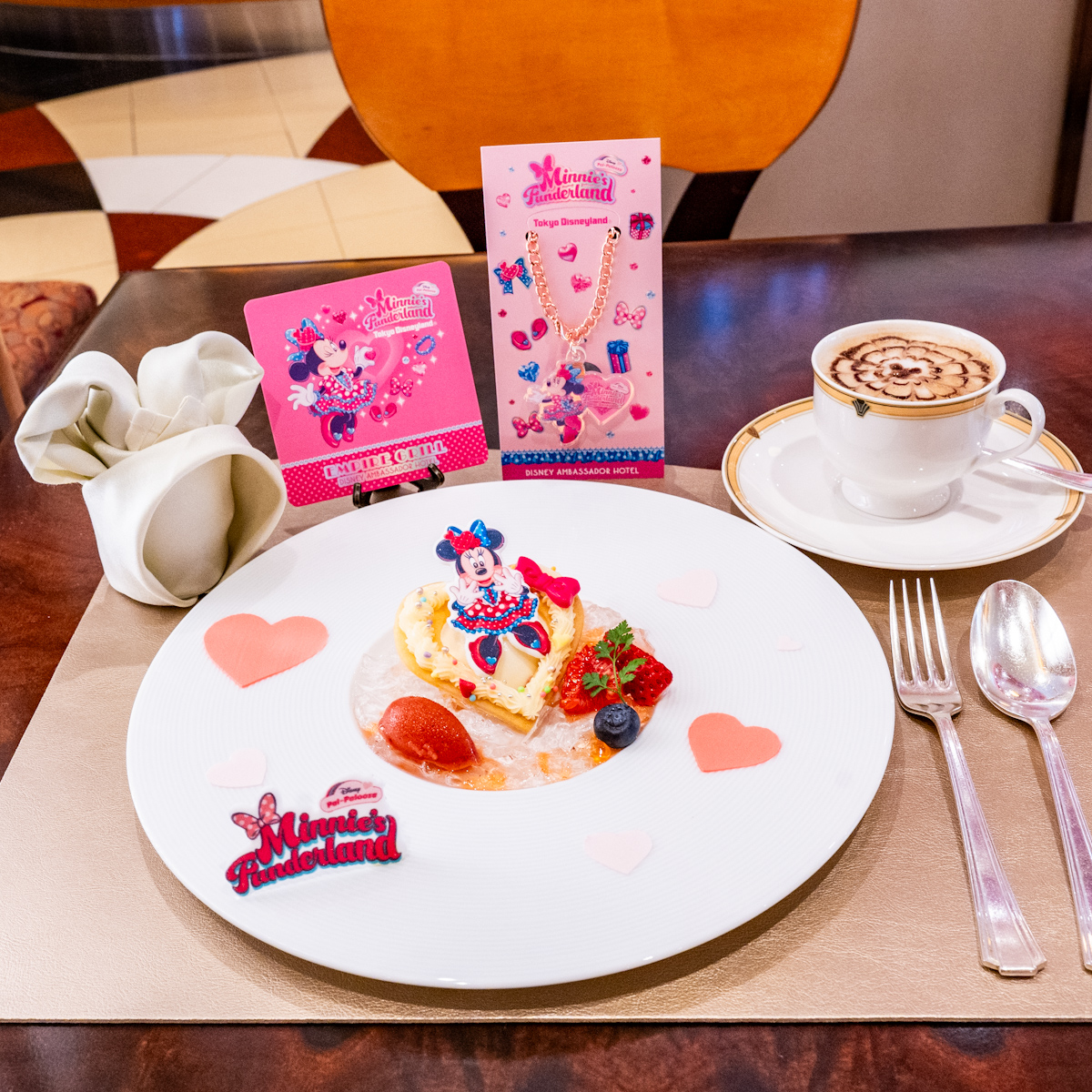 リッチミルク・パンナ・コッタとレモンタルト　ストロベリーソルベとともに