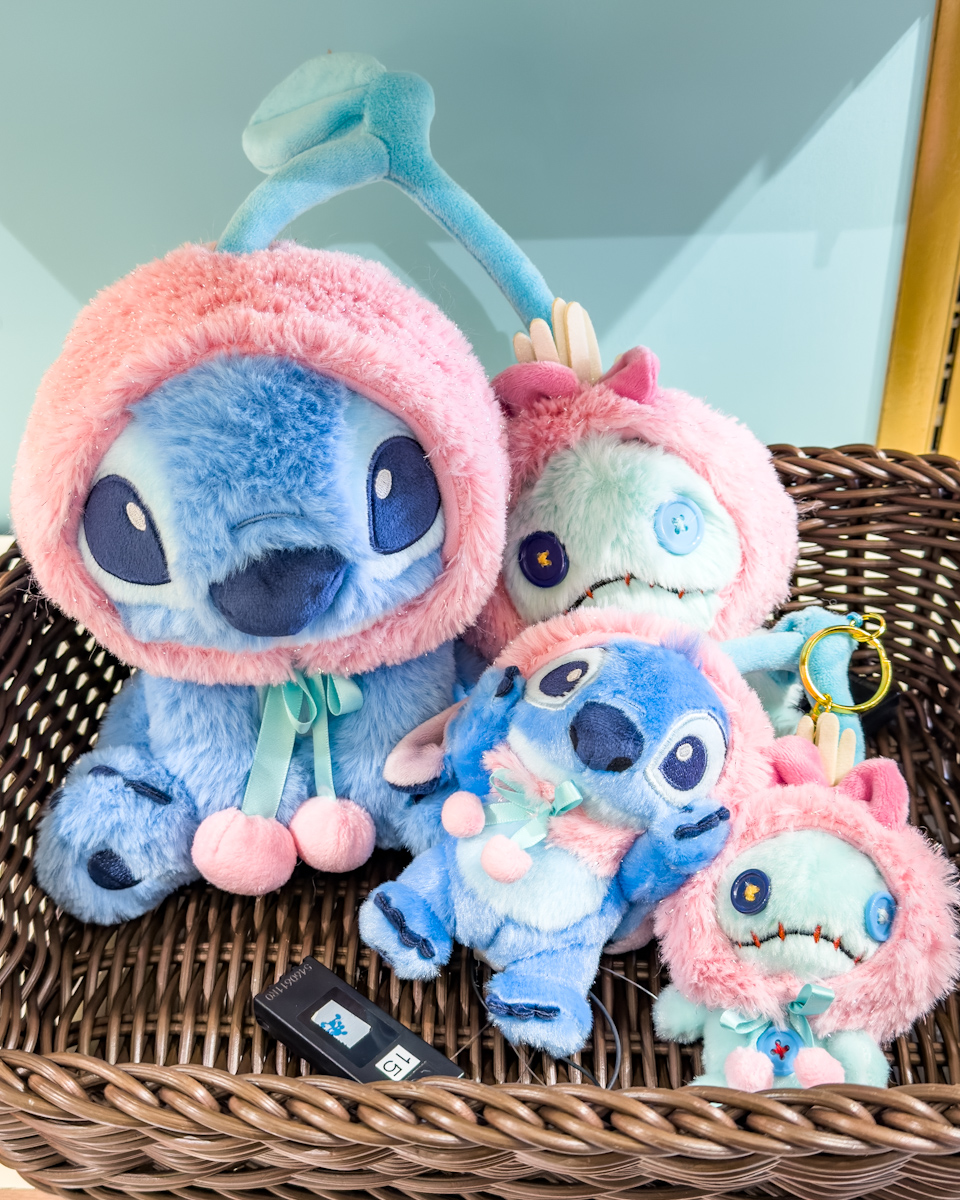 ディズニーストア 「GLOSSY FRUITS」グッズ　スティッチ＆スクランプぬいぐるみ