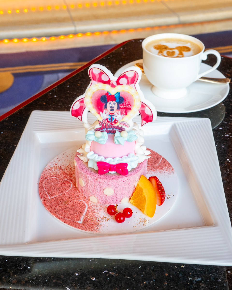 ディズニーアンバサダーホテル「ハイピリオン・ラウンジ」ディズニー・パルパルーザ“ミニーのファンダーランド”ケーキセット