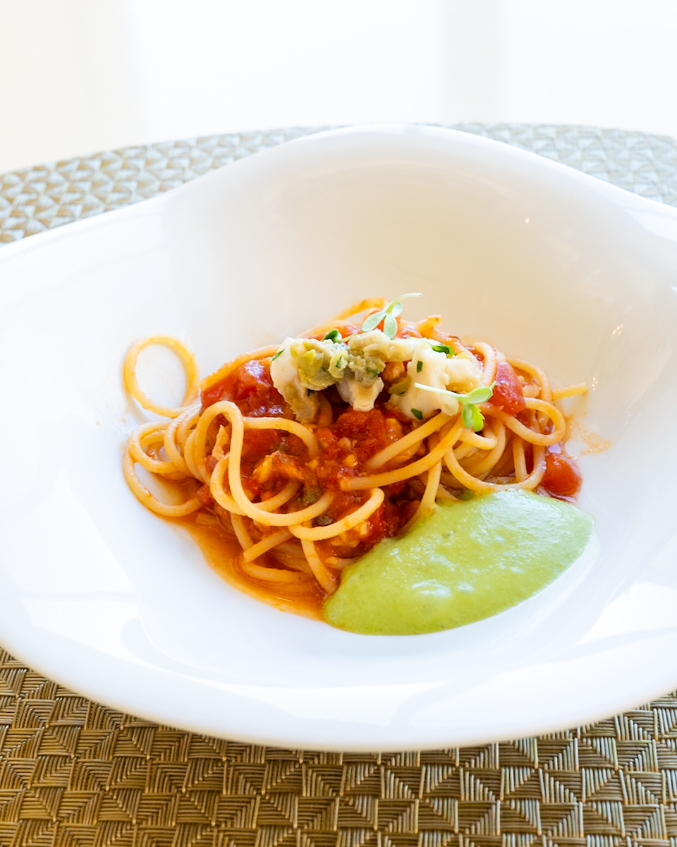 スパゲッティ　プッタネスカとツブ貝