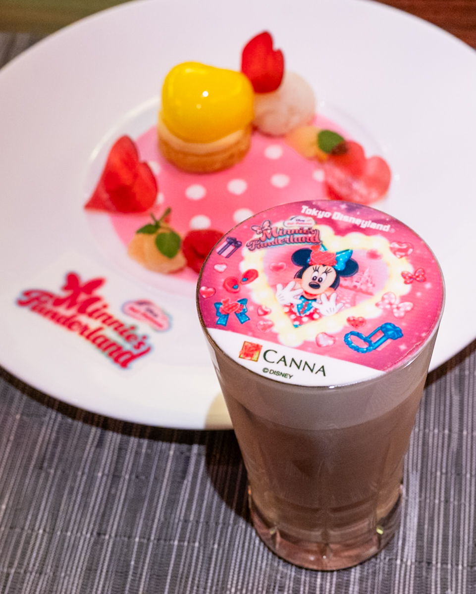 ミニーのファンダーランドマジカルアートドリンク