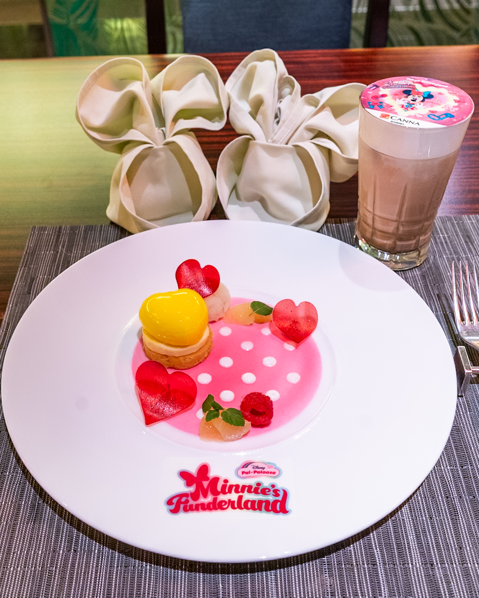 塩麹のクルートを纏った阿波尾鶏のロースト　焦がし葱ピュレとかんずりのディップ