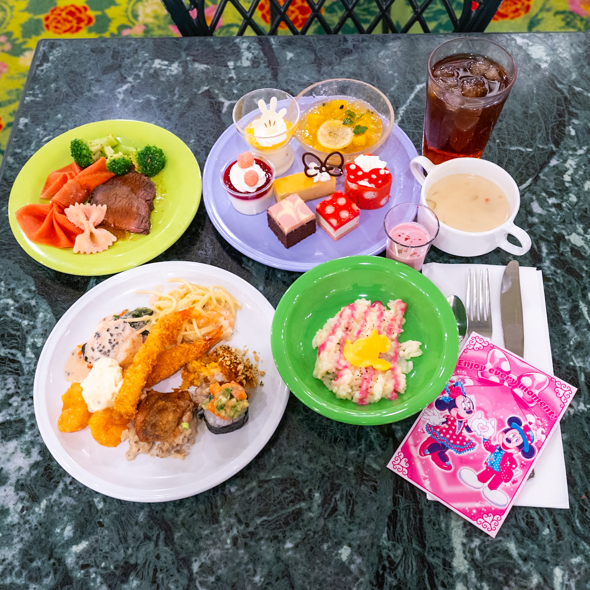 東京ディズニーランド「クリスタルパレス・レストラン」ミニーのファンダーランドスペシャルブッフェメニュー