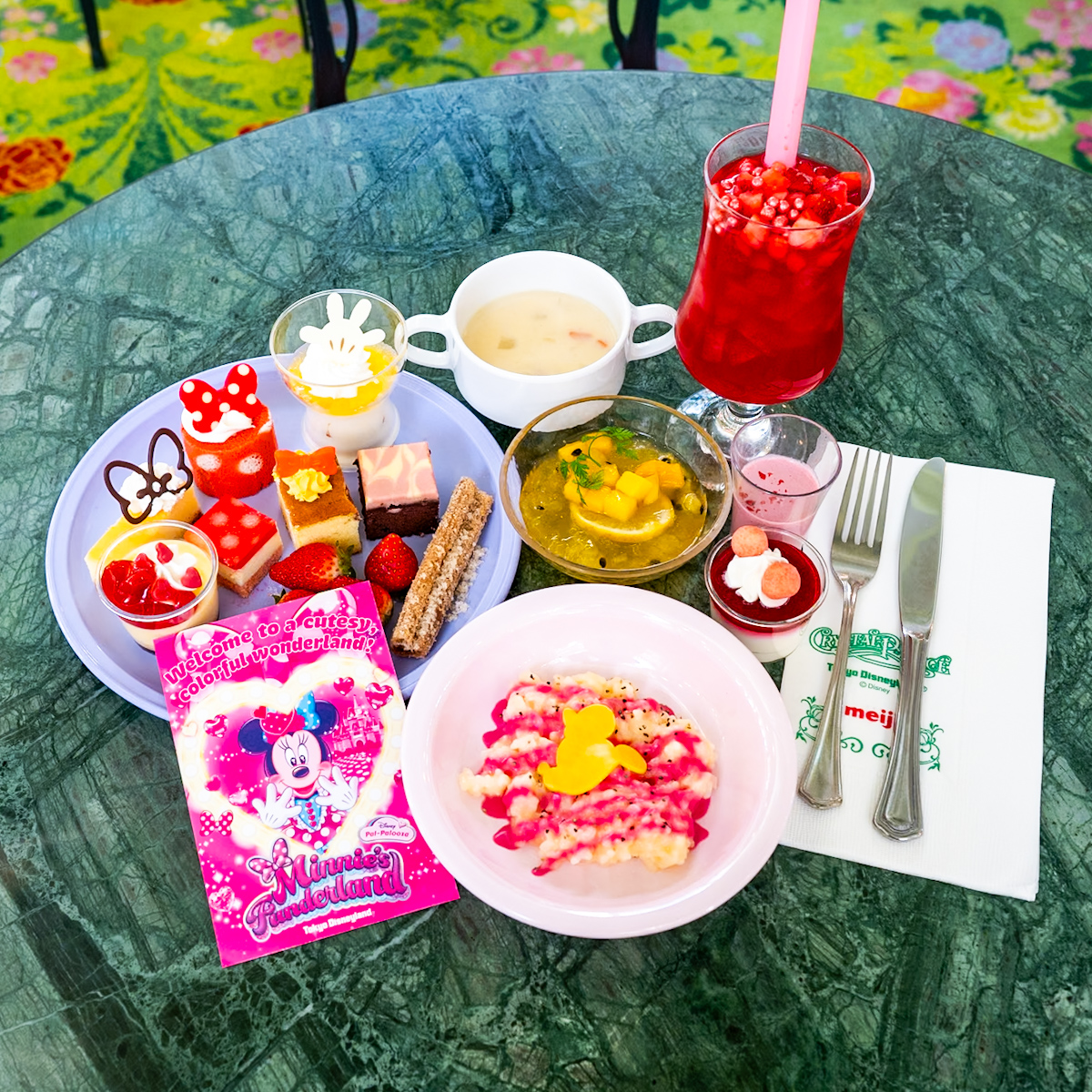 東京ディズニーランド「クリスタルパレス・レストラン」ミニーのファンダーランドスペシャルブッフェまとめ