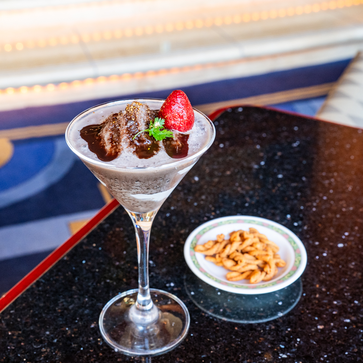 ディズニーアンバサダーホテル「ハイピリオン・ラウンジ」オリジナルカクテル