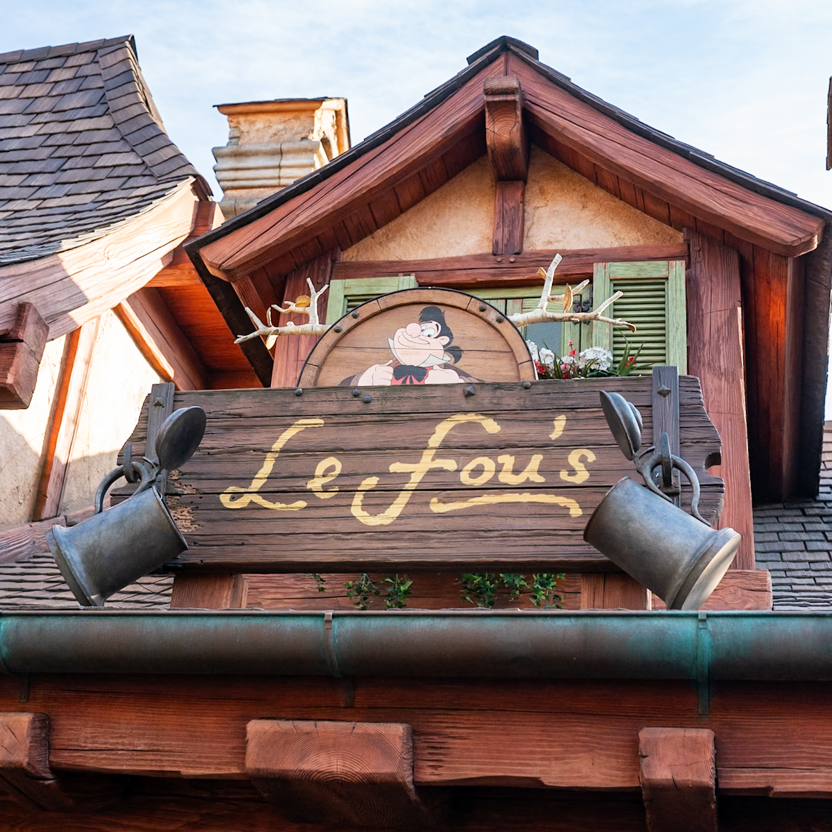 東京ディズニーランド「ル・フウズ」看板