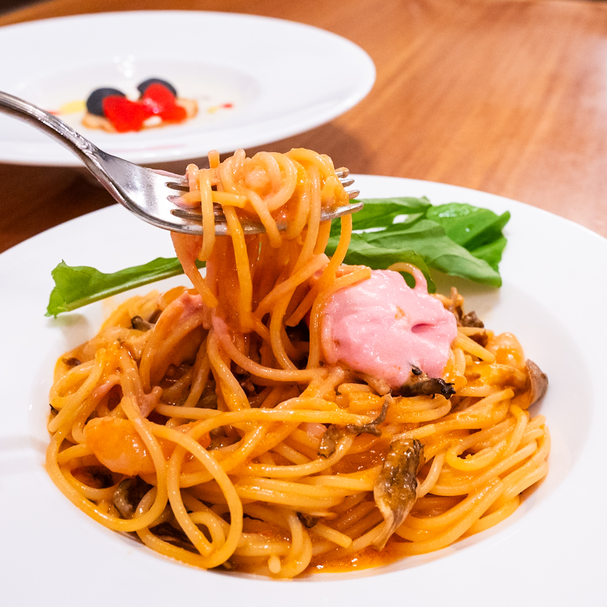 スパゲッティ、海老とキノコのトマトクリームソース1