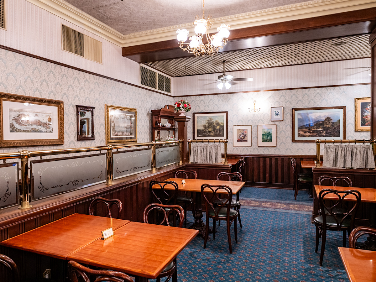 イーストサイド・カフェ内観