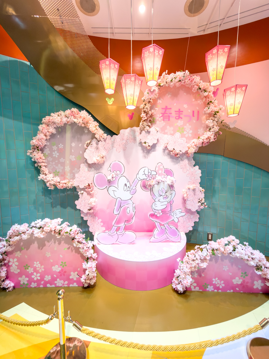 春まつり店頭装飾　東京ディズニーリゾート店　ディズニーストア
