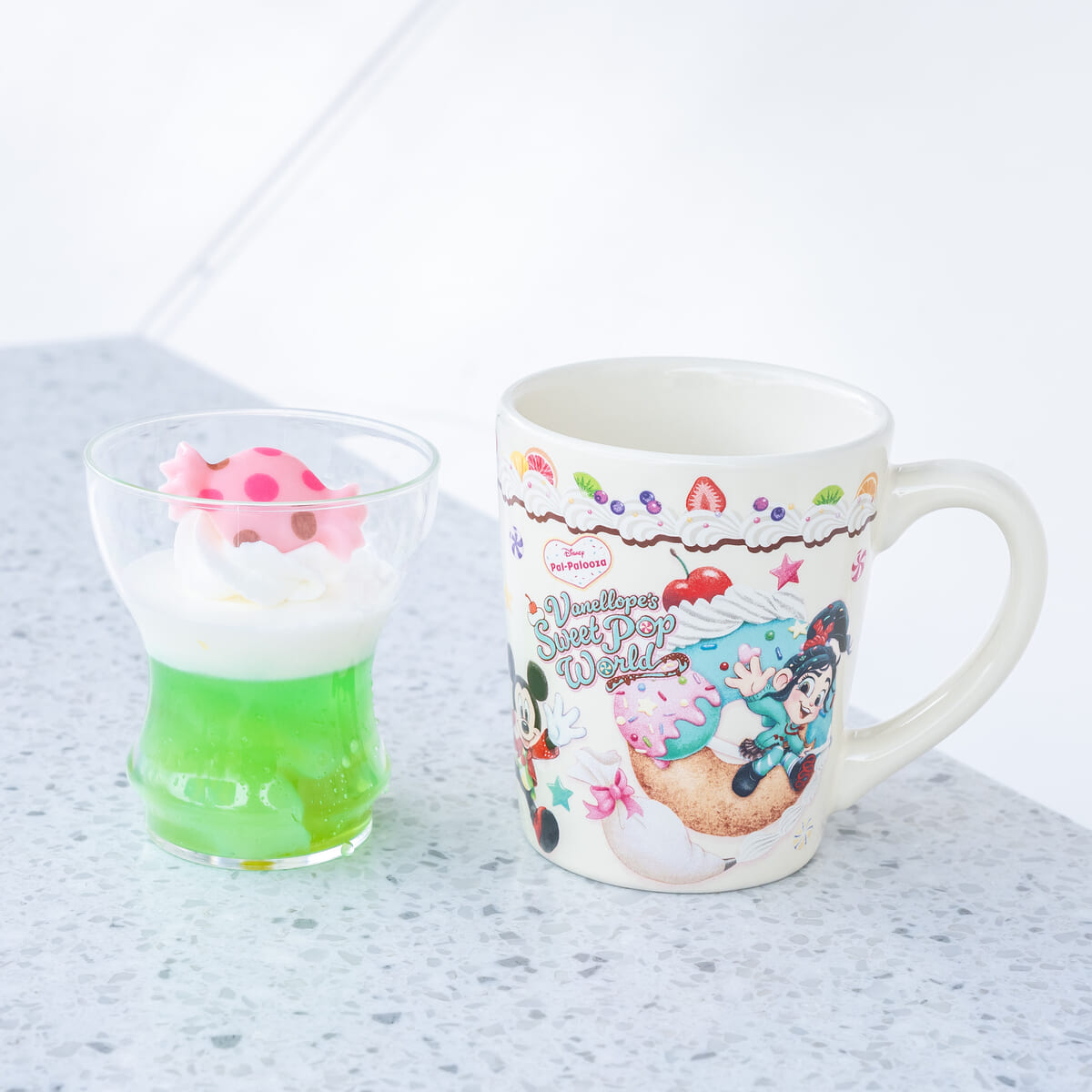 東京ディズニーランド「ディズニー・パルパルーザ“ヴァネロペのスウィーツ・ポップ・ワールド”」フルーツゼリー＆ヨーグルムース、スーベニアカップ付き