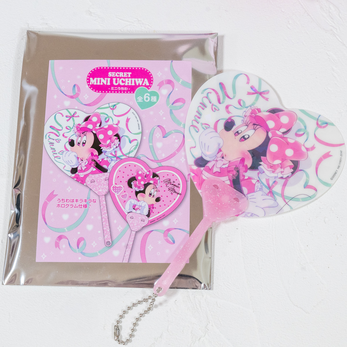 ミニー シークレットうちわ ミニ ホログラム チェーン付き MINNIE DAY 2026デザイン