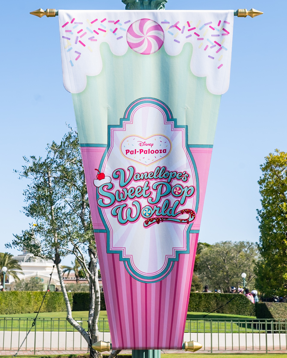 「ディズニー・パルパルーザ”ヴァネロペのスウィーツ・ポップ・ワールド”」ロゴバナー