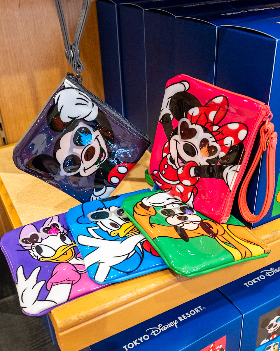 東京ディズニーランド サングラスをかけたミッキー&フレンズデザイングッズ・お土産　ポーチ