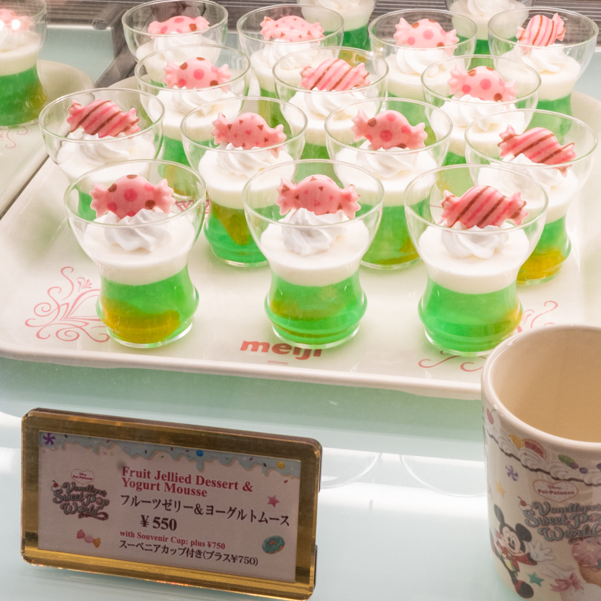 東京ディズニーランド「ディズニー・パルパルーザ“ヴァネロペのスウィーツ・ポップ・ワールド”」フルーツゼリー＆ヨーグルムース、スーベニアカップ付き　3種