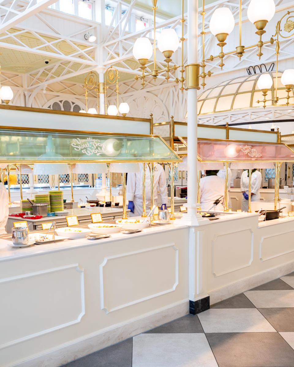 クリスタルパレス・レストラン内装