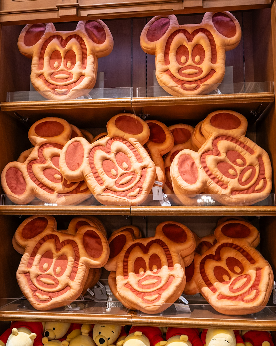 東京ディズニーランド ミッキーワッフルクッション・お土産
