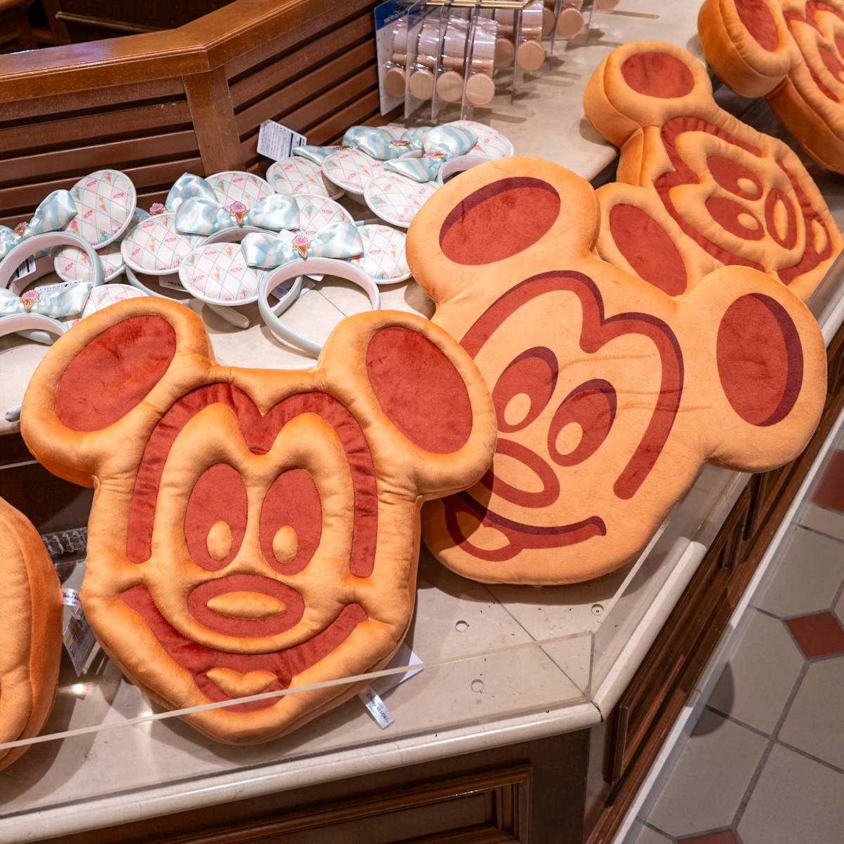 東京ディズニーランド ミッキーワッフルクッション1