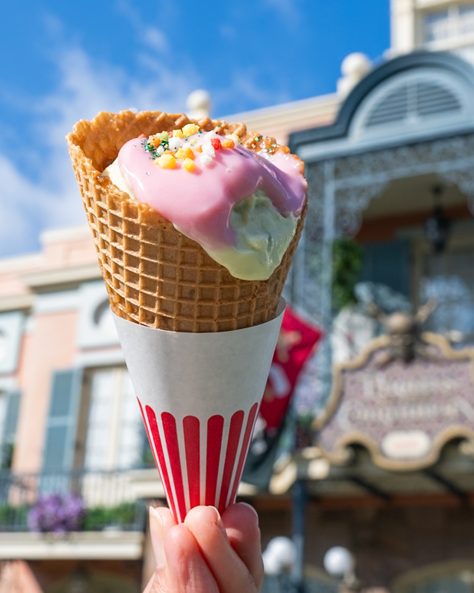 東京ディズニーランド「ザ・ガゼーボ」ディズニー・パルパルーザ“ヴァネロペのスウィーツ・ポップ・ワールド”牛カルビコーン（アボカドマヨネーズ＆マッシュポテト）