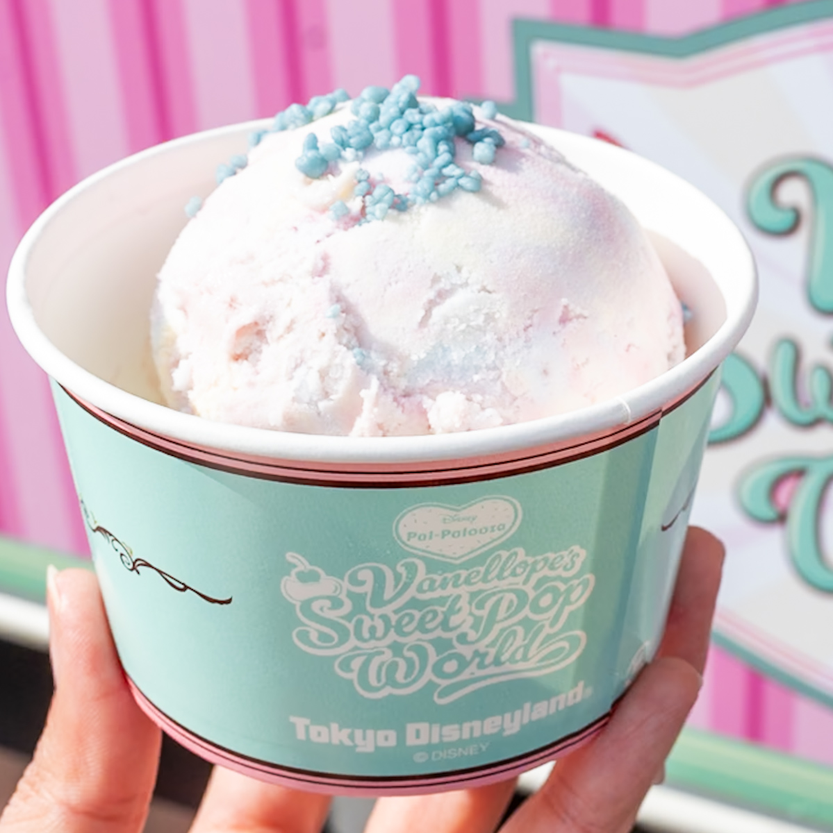 ディズニー・パルパルーザ“ヴァネロペのスウィーツ・ポップ・ワールド”カラフルマーブルアイス（ストロベリー、バニラ、ソーダ）2