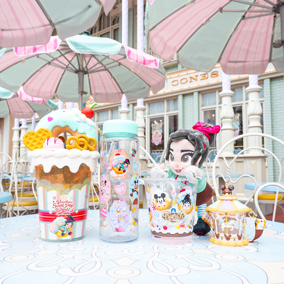 東京ディズニーランド「ディズニー・パルパルーザ“ヴァネロペのスウィーツ・ポップ・ワールド”」グミキャンディー、ミニスナックケース付きなど