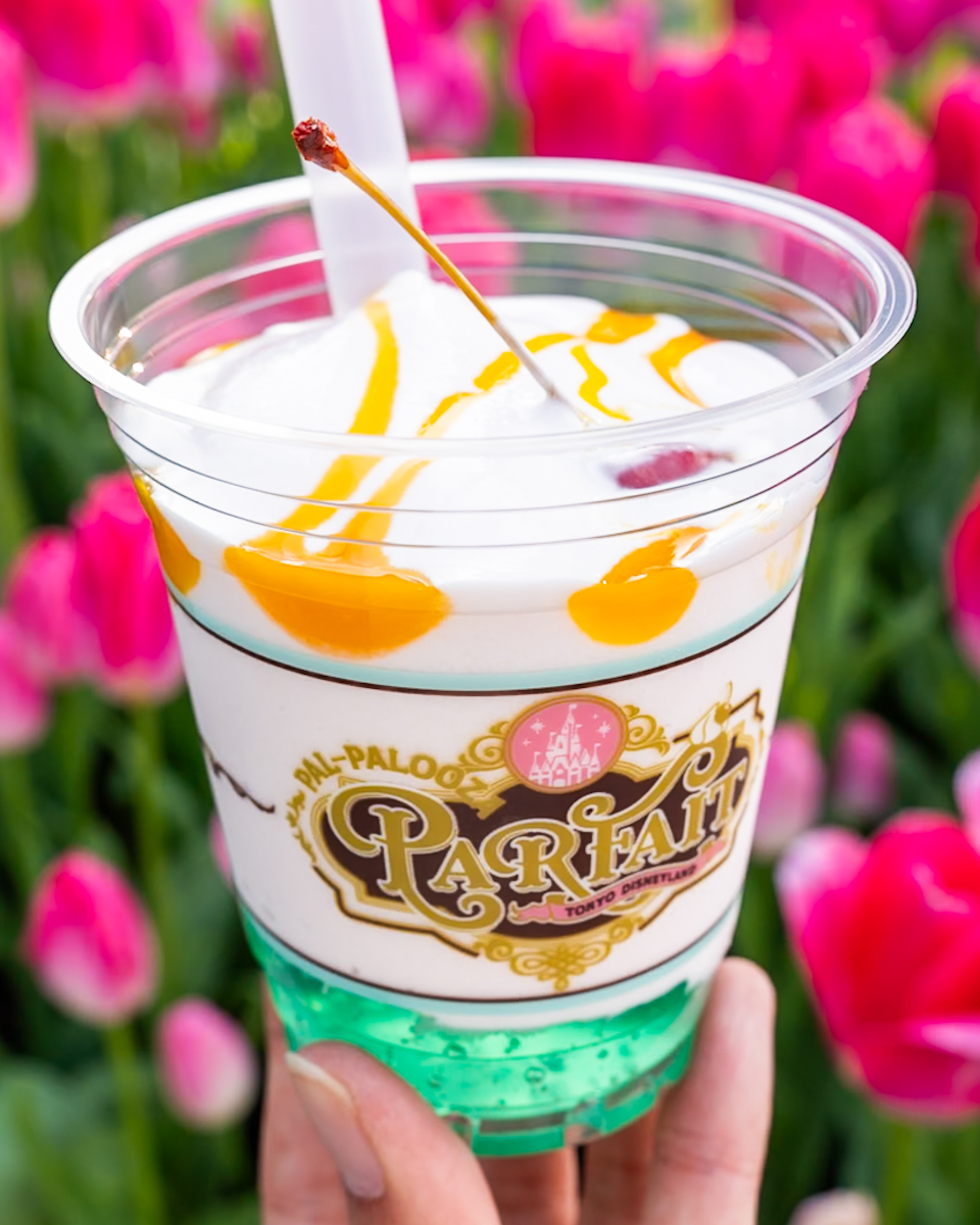 東京ディズニーランド「トルバドールタバン」ディズニー・パルパルーザ“ヴァネロペのスウィーツ・ポップ・ワールド”ピーチスムージー＆ライムゼリー1