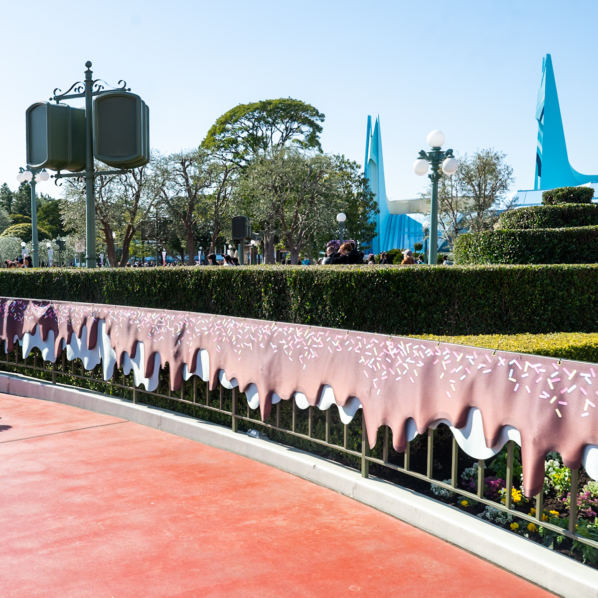 パートナーズ像周辺