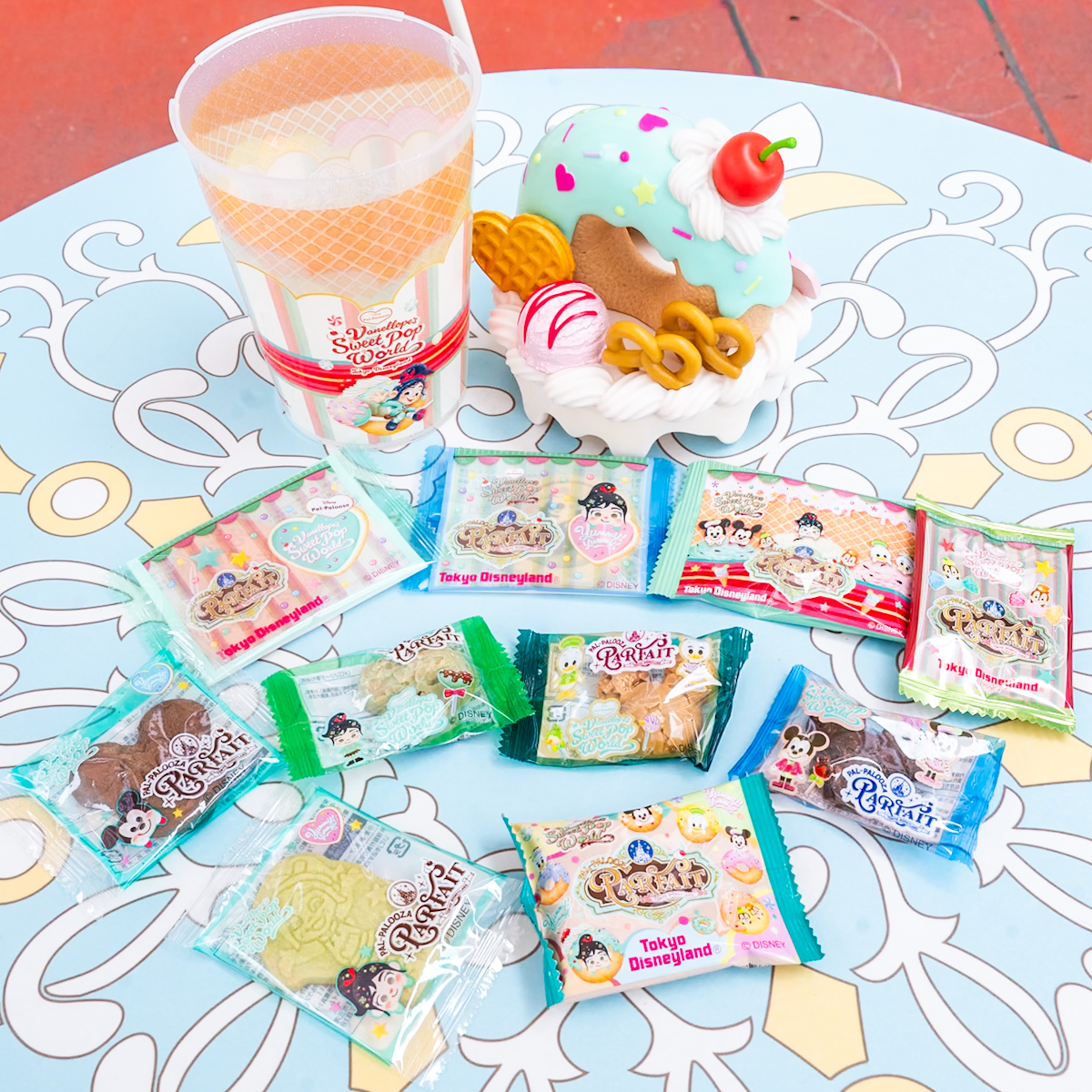 ケースとお菓子(10個)を選んで作れるお土産!東京ディズニーランド「ペイストリーパレス」パルパルーザ・パルフェ1