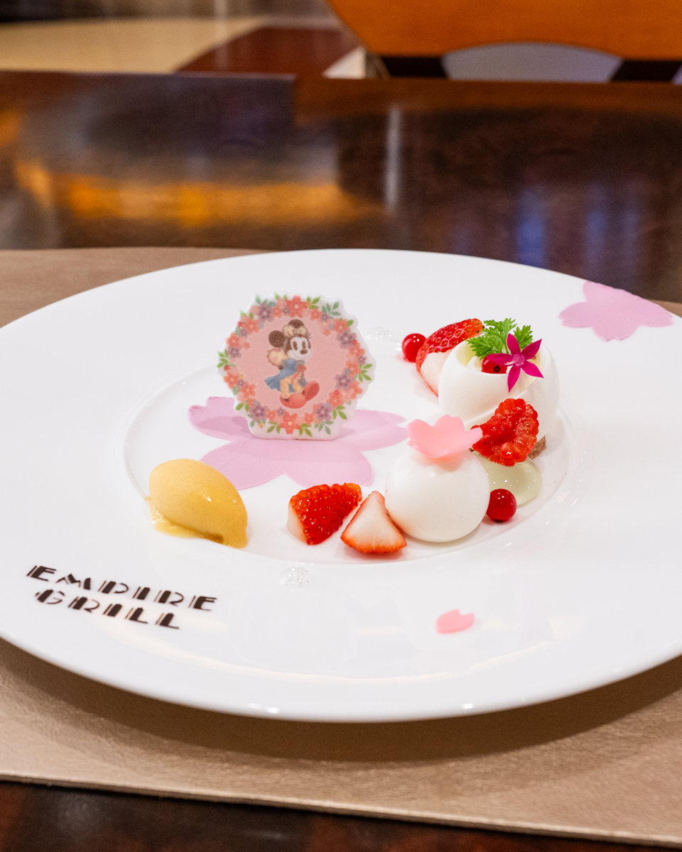 フロマージュブランのブランマンジェ　ミラベルソルベとともに