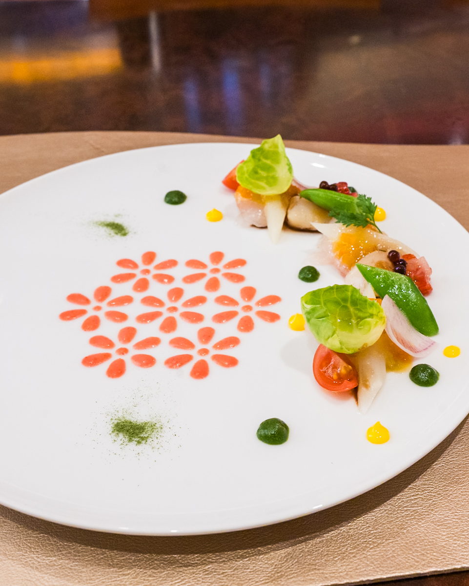 真鯛と帆立貝のマリネ　春野菜と菜の花のピュレ　バルサミコドレッシング