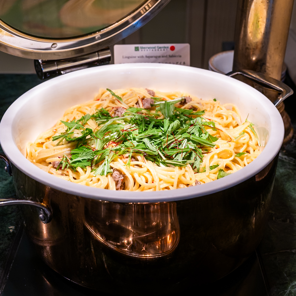 アスパラガスとサルシッチャのリングイネ