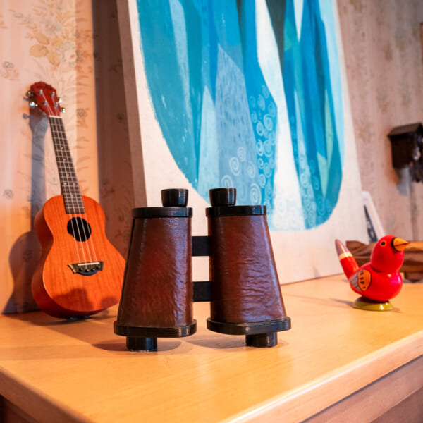 『カールじいさんと空飛ぶ家』リビング　双眼鏡