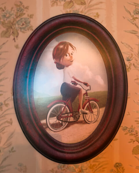 『カールじいさんと空飛ぶ家』リビング　エリーの写真