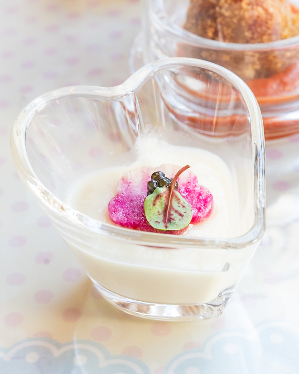 ホワイトアスパラガスのブランマンジェ　キャヴィア添え