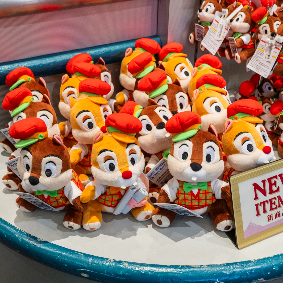 東京ディズニーリゾート「チップとデール」お誕生日デザインぬいぐるみセット・ぬいぐるみバッジ