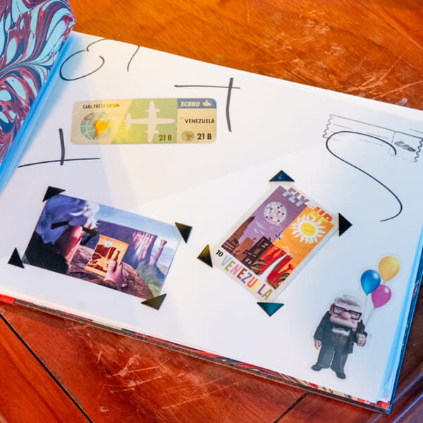 『カールじいさんと空飛ぶ家』リビング　MY ADVENTURE BOOK（私の冒険ブック）1