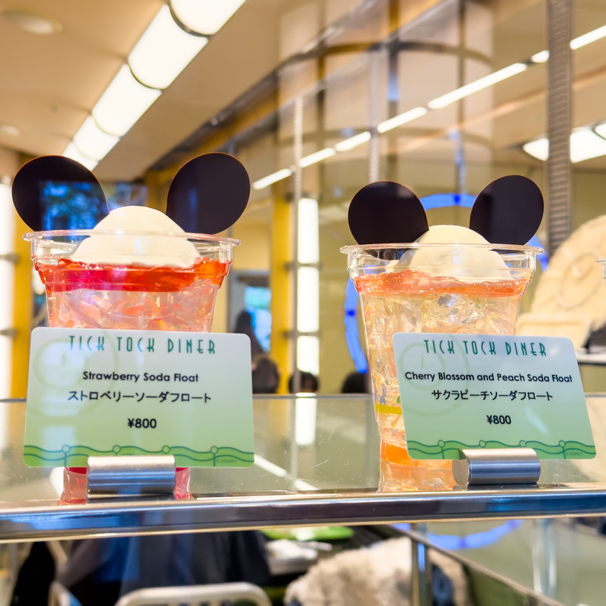 ストロベリーソーダフロート サクラピーチソーダフロート