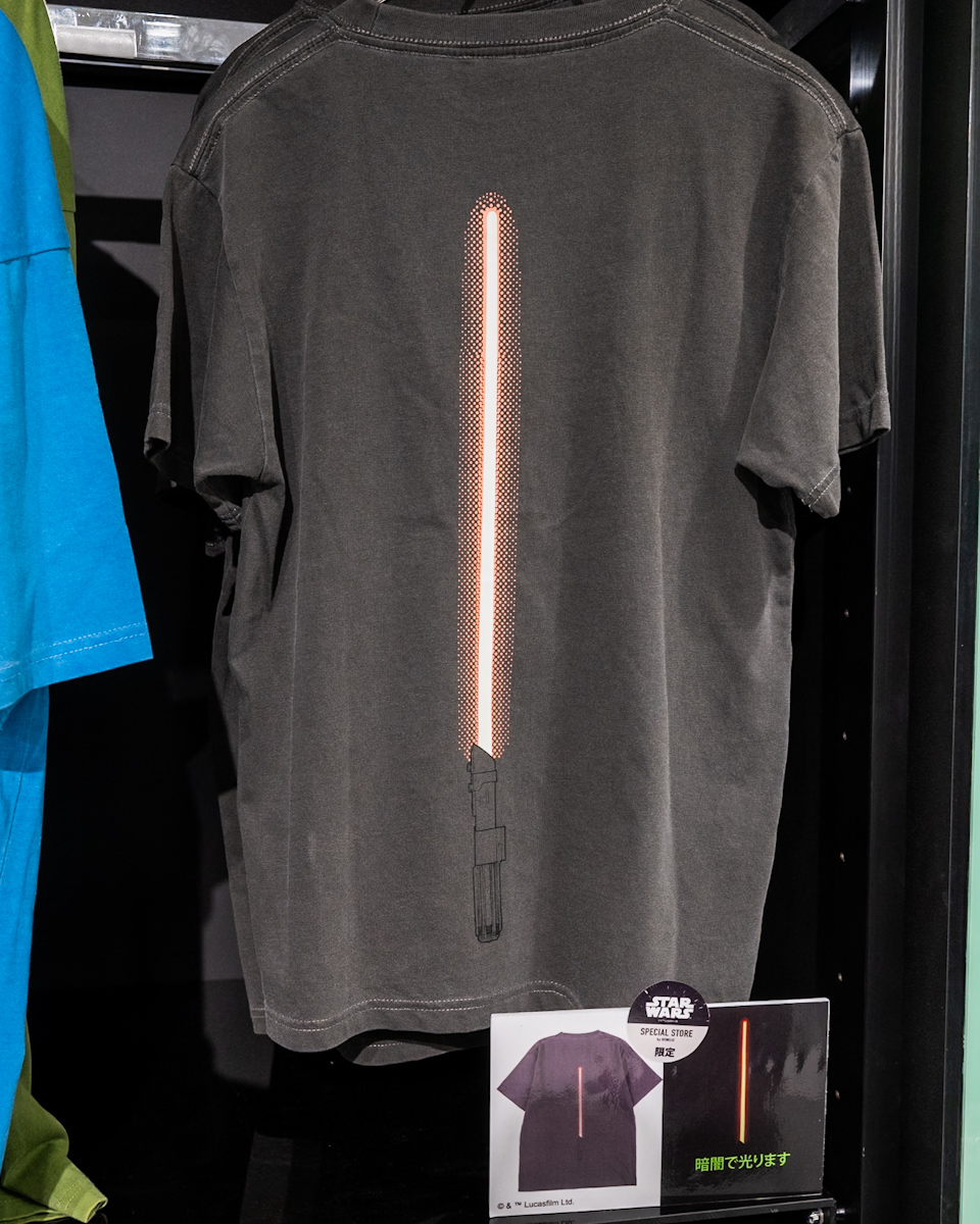 Tシャツ　ライトセーバー部分が光る