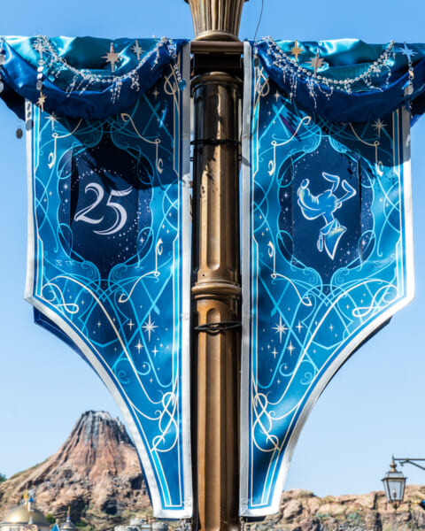東京ディズニーシー”スパークリング・ジュビリー”25周年バナー　ミッキー広場　プルートバナー