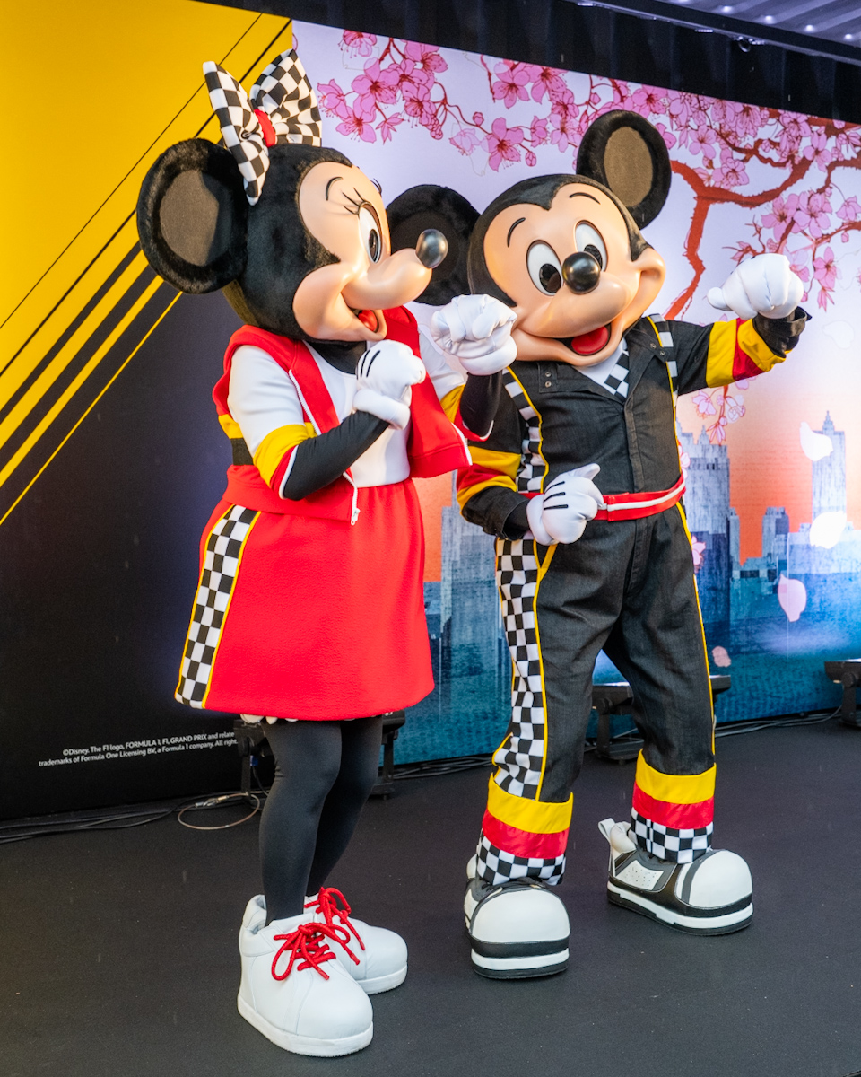 「F1 TOKYO FAN FESTIVAL 2026」ディズニーステージ　F1コスチュームミッキー、ミニー