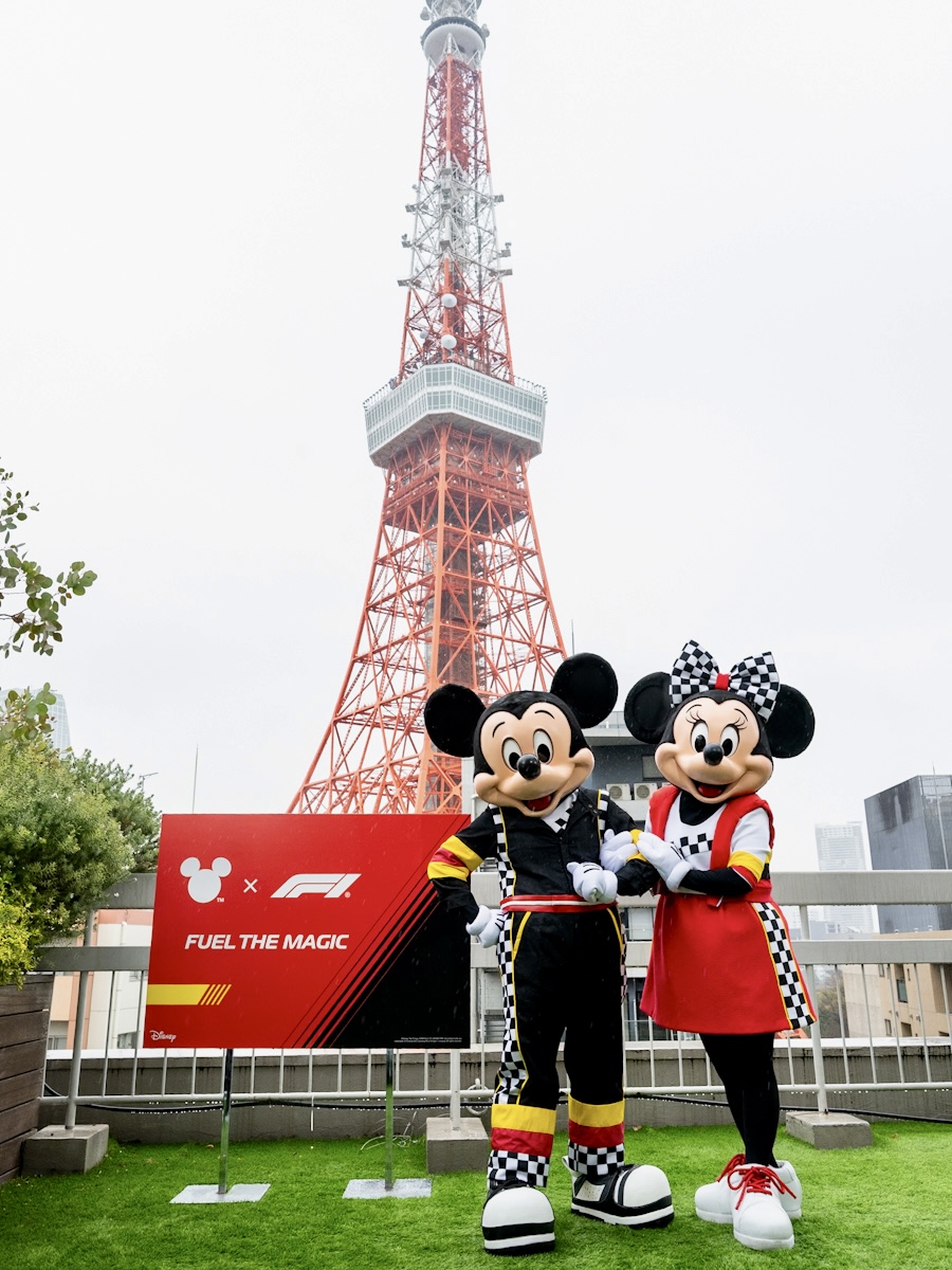 F1コスチュームミッキーマウス、ミニーマウス　東京タワー