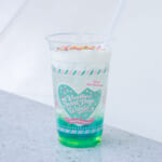 東京ディズニーランド「ディズニー・パルパルーザ“ヴァネロペのスウィーツ・ポップ・ワールド”」スパークリングドリンク（ピーチ＆グリーンアップルシロップ）1