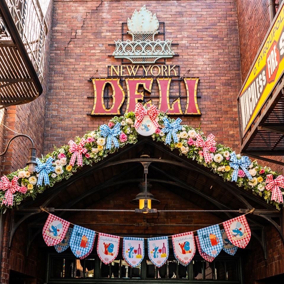 「ニューヨーク・デリ」“東京ディズニーシー・フード&ワイン・フェスティバル2026”デコレーション1