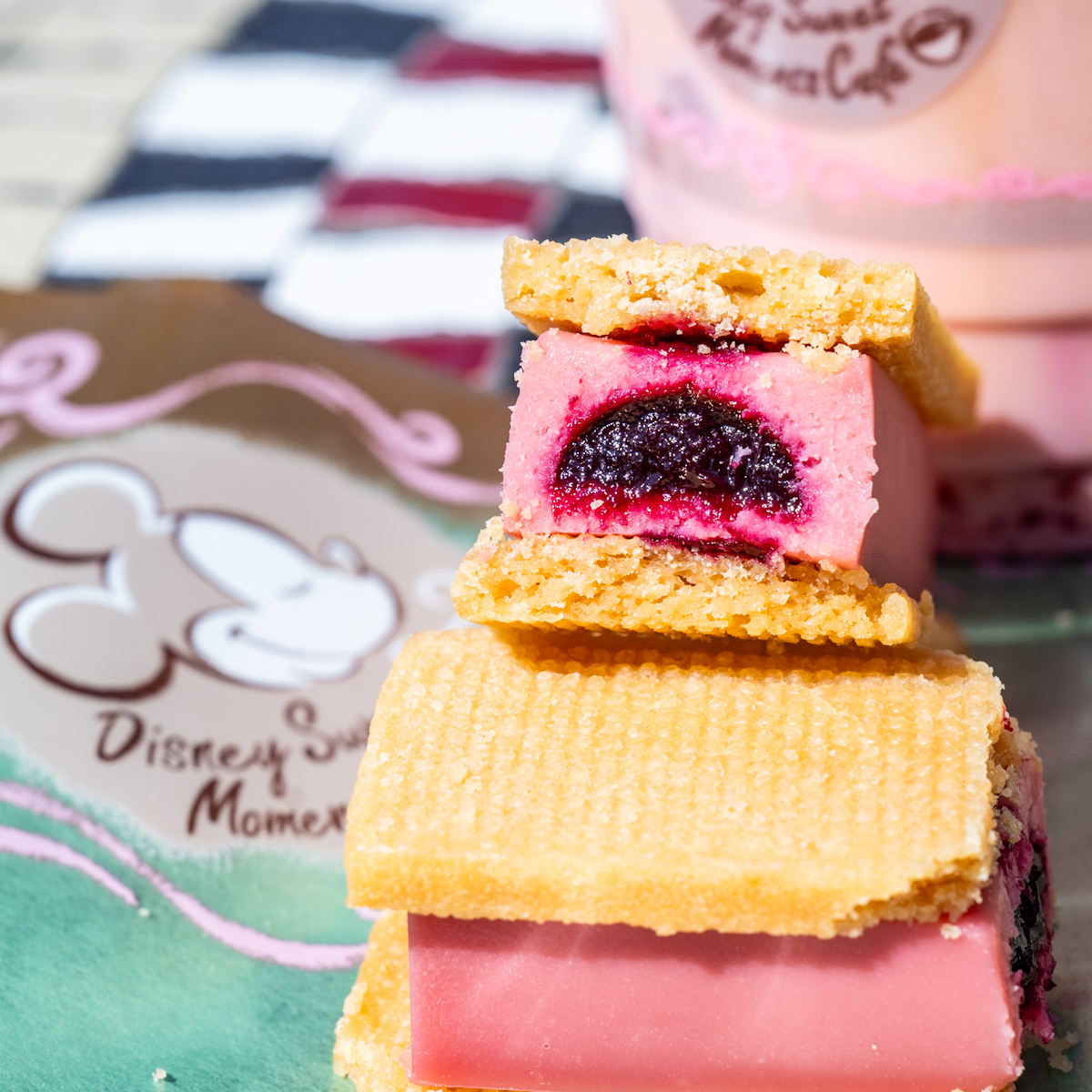 ラズベリーガナッシュサンド　中身