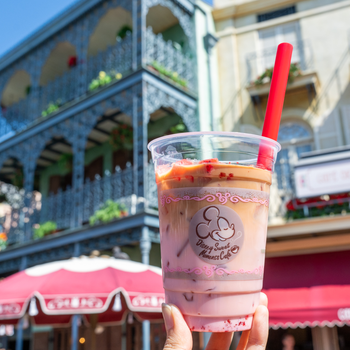 アイスストロベリーカフェラテ