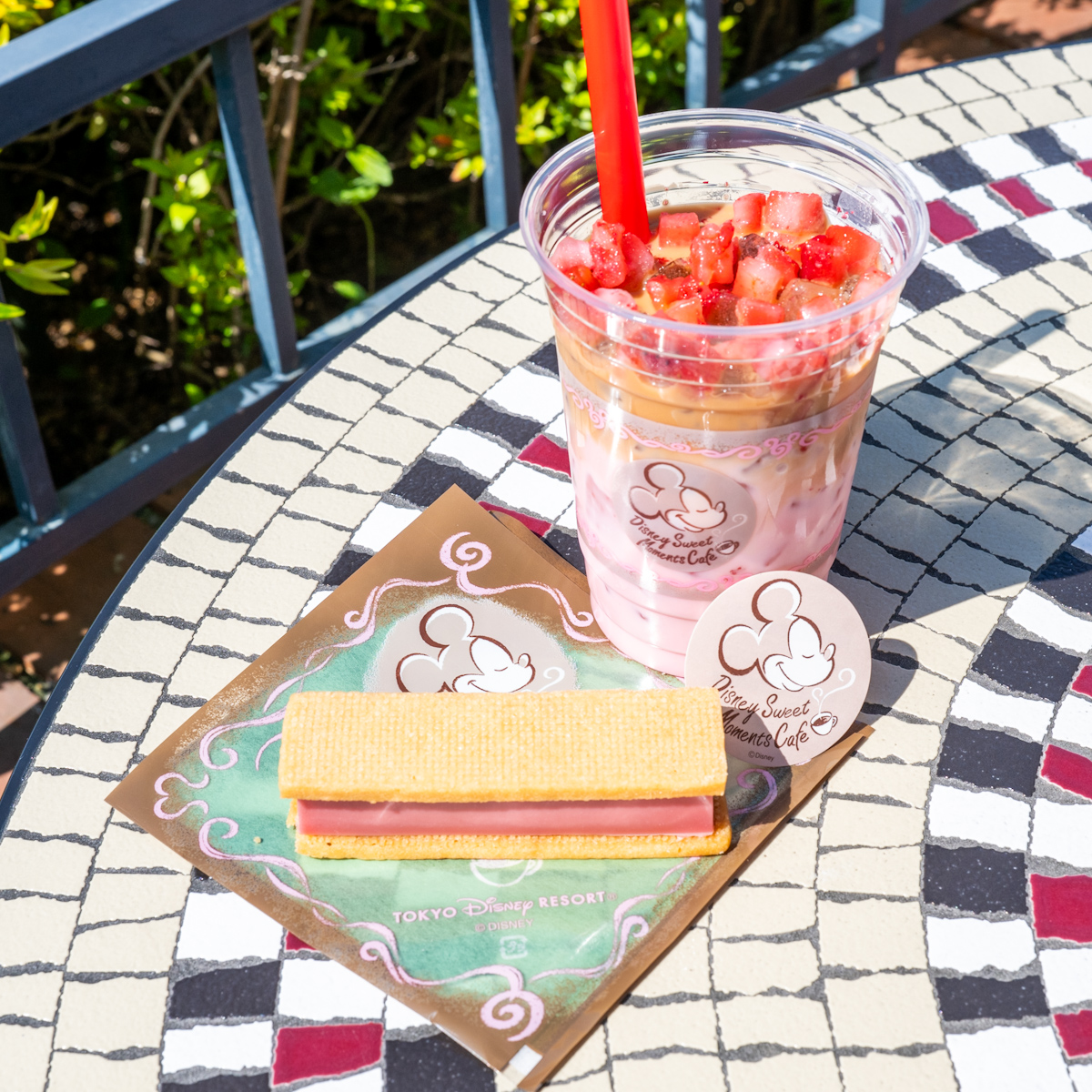 アイスストロベリーカフェラテ1