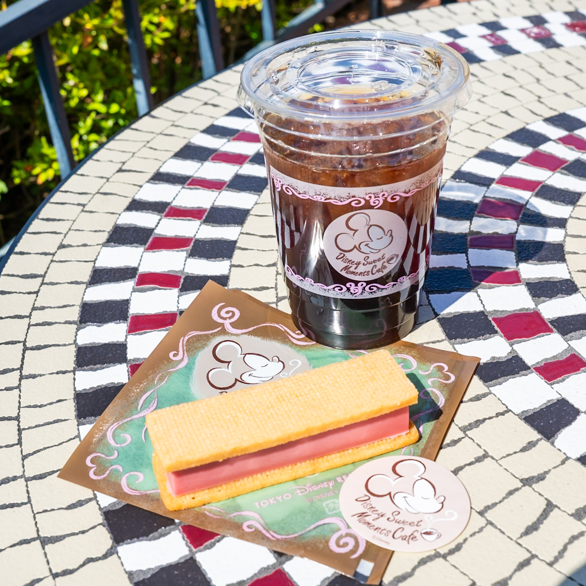 東京ディズニーランド「カフェ・オーリンズ」カフェ＆スウィーツセット（ラズベリーガナッシュサンド）