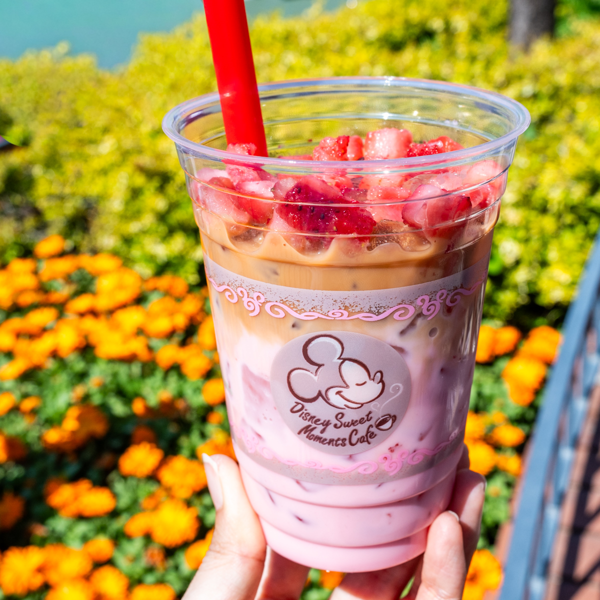 アイスストロベリーカフェラテ@