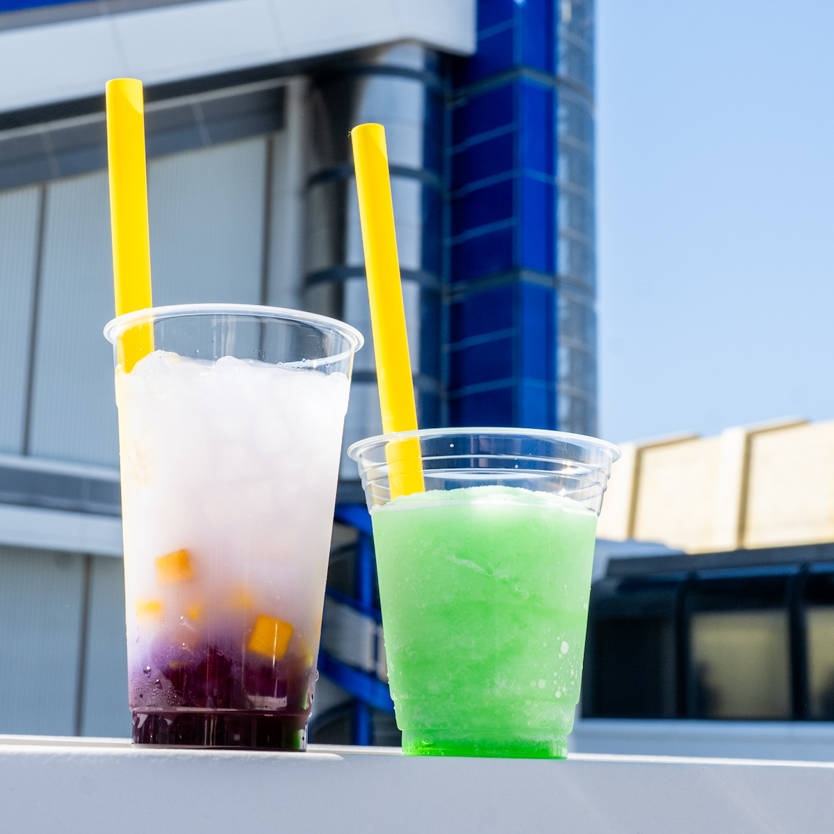 東京ディズニーランド「ソフトランディング」ギャラクティック・ブリーズ（バタフライピーシロップ＆乳酸菌飲料、マンゴー）フローズンドリンク（メロン）